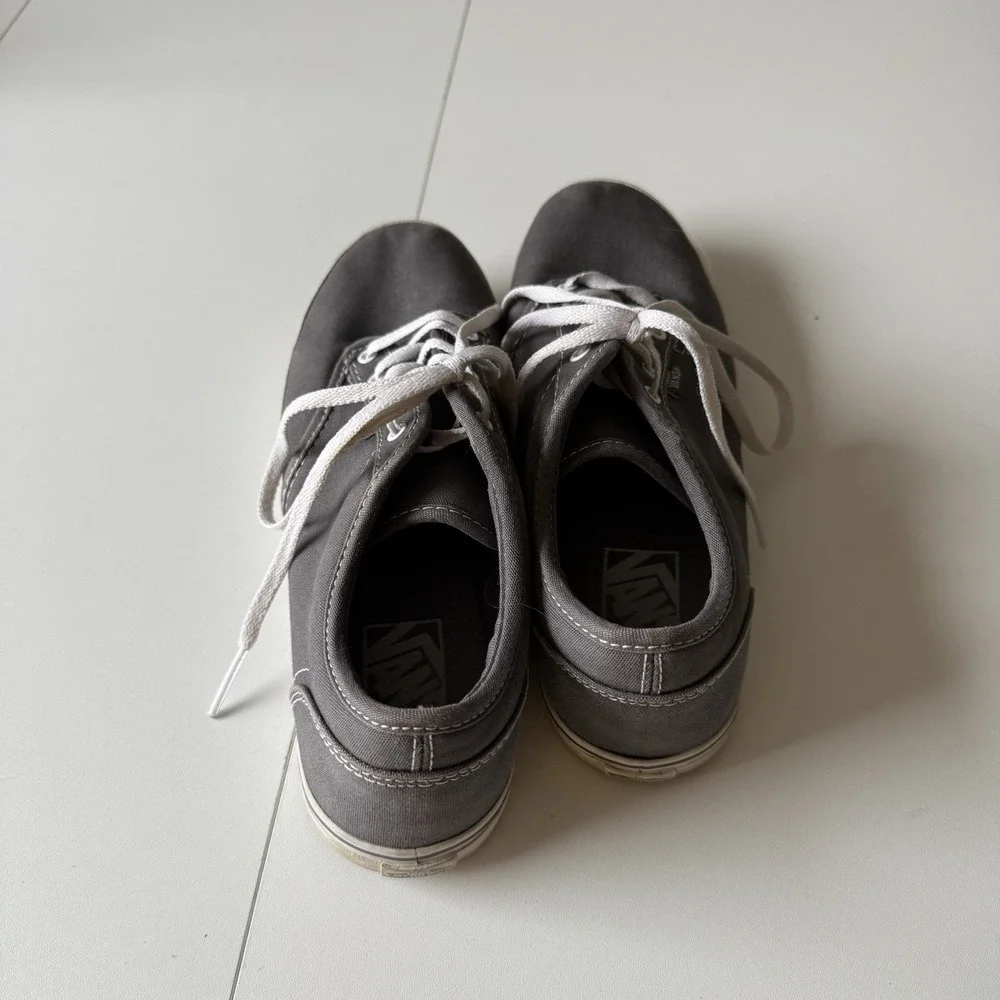 VANS Off the Wall Gray Lace-Up Sneakers,‎ Size 7.5 Women's